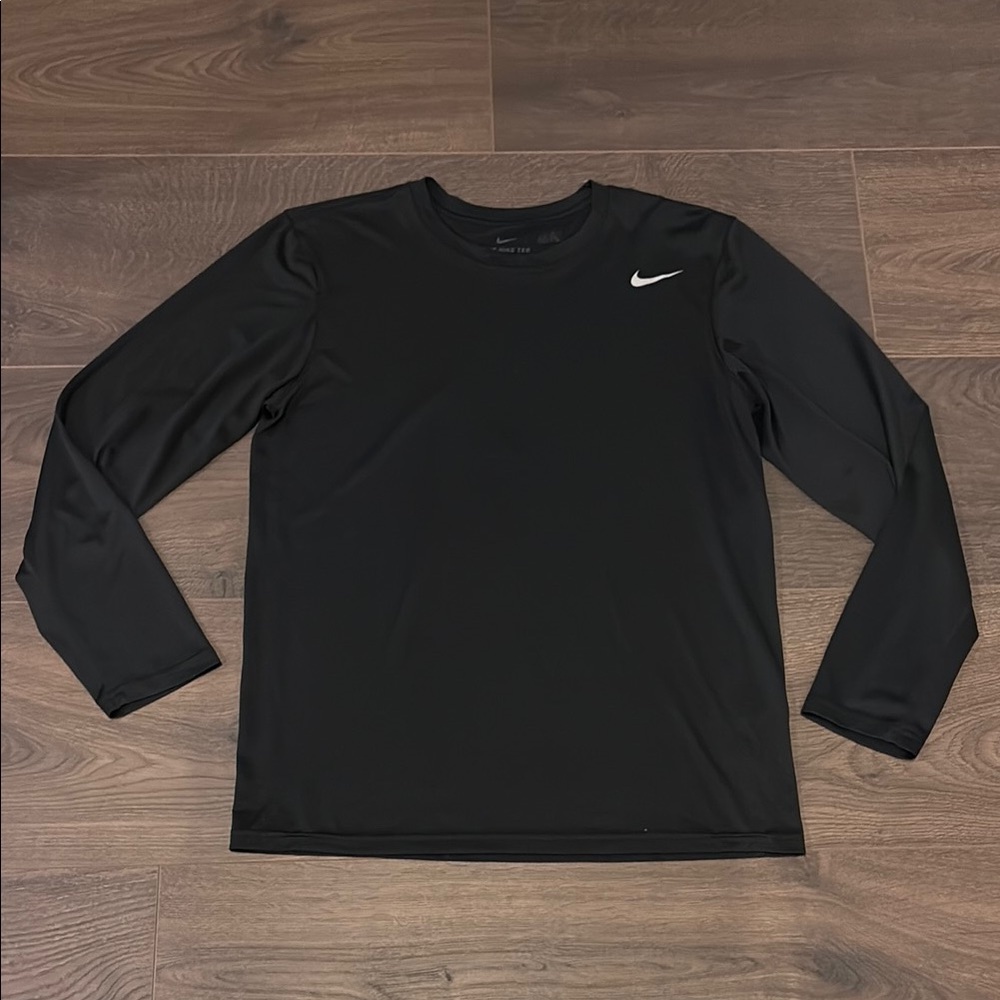 The Nike Tee - excellent condition -,black dri-fit long sleeve - M